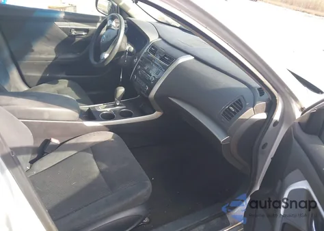 2015 Nissan Altima 2.5 S из США, поврежденный, VIN 1N4AL3AP1FC147921